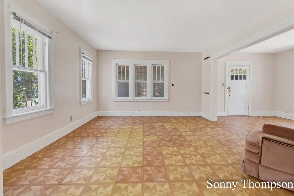 53 Baylis Street SW Grand Rapids City MI 49507