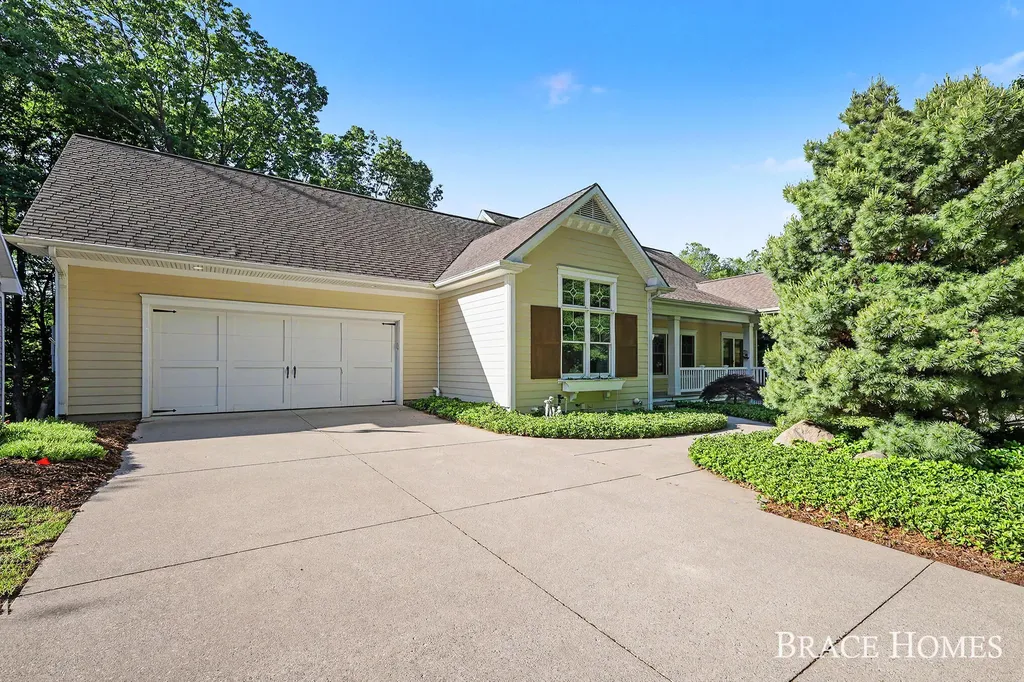 4470 Oak Arbor Drive NE Plainfield Charter Township MI 49525