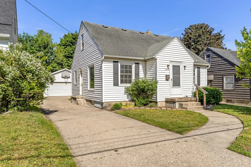 1813 Blandford Avenue SW Wyoming City MI 49519