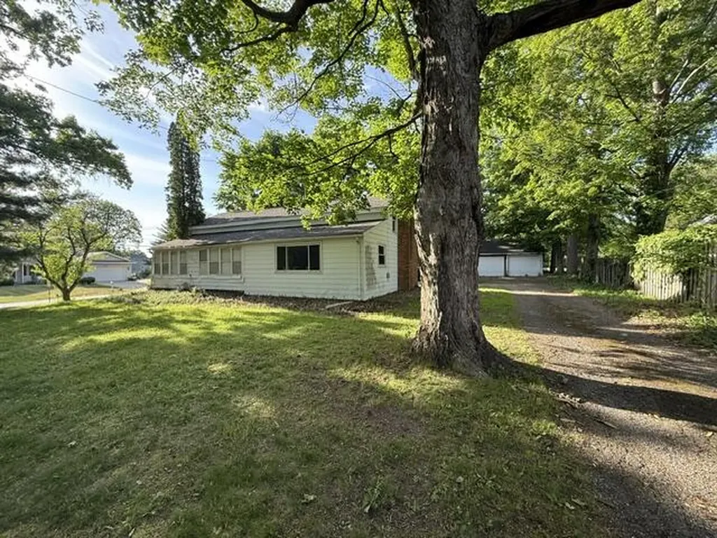 3908 Grand Prairie Road Kalamazoo Charter Township MI 49006