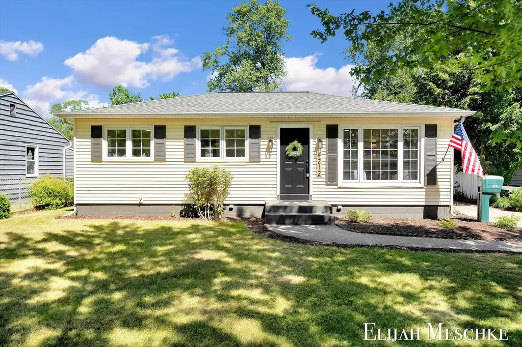 4212 Colby Avenue SW Wyoming City MI 49509