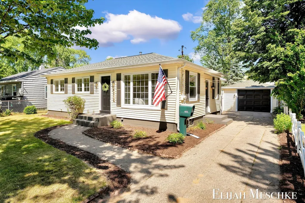 4212 Colby Avenue SW Wyoming City MI 49509