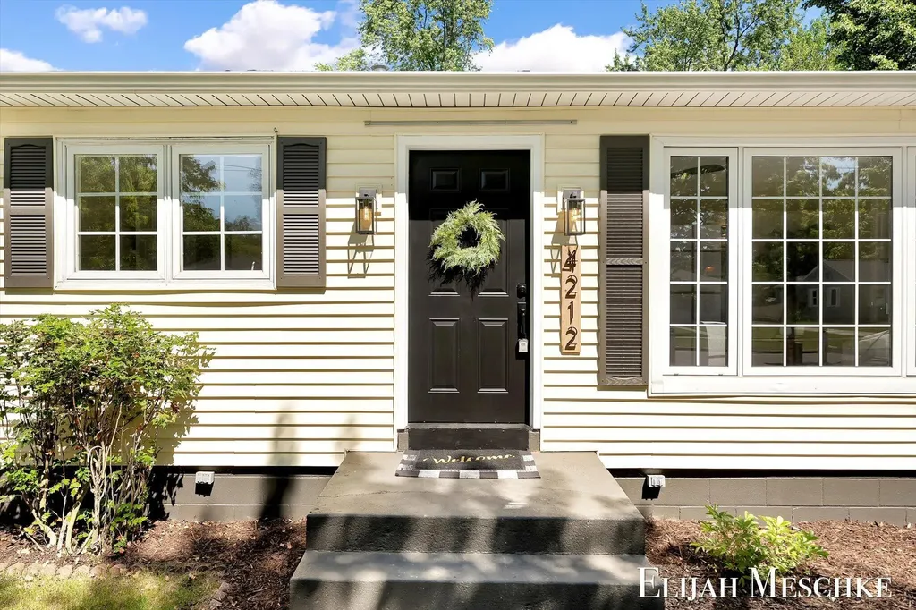 4212 Colby Avenue SW Wyoming City MI 49509