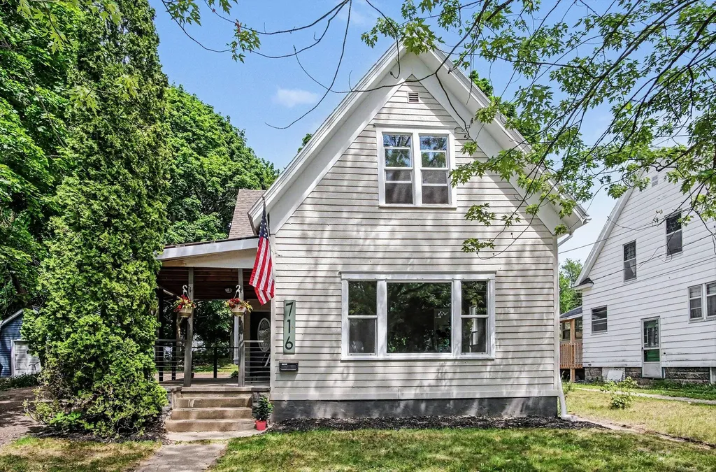 716 S Broas Street Belding City MI 48809