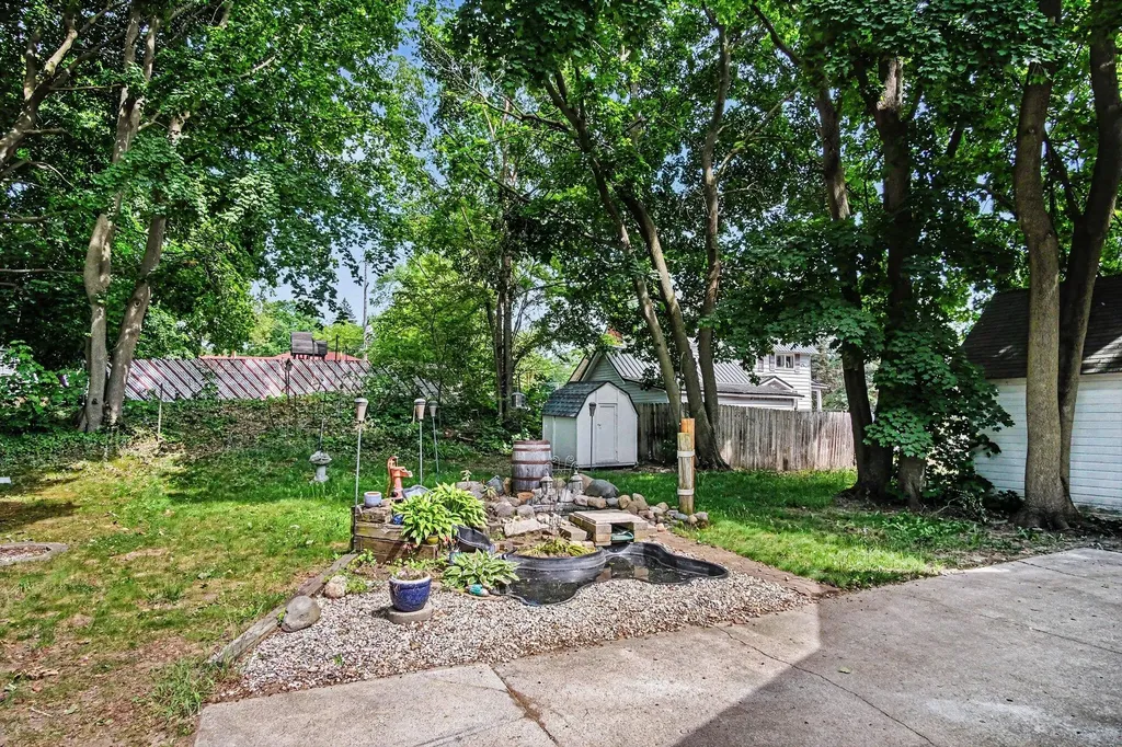 716 S Broas Street Belding City MI 48809