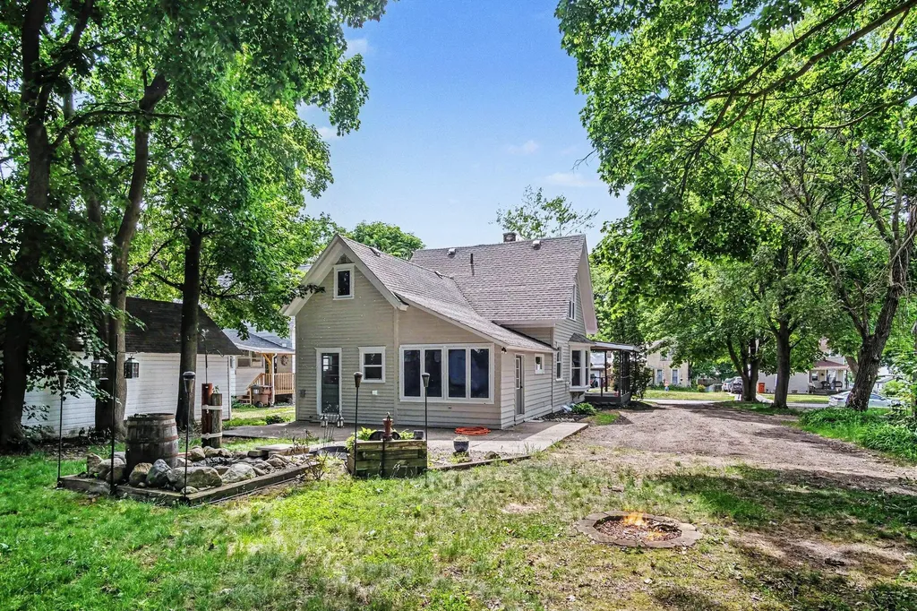 716 S Broas Street Belding City MI 48809