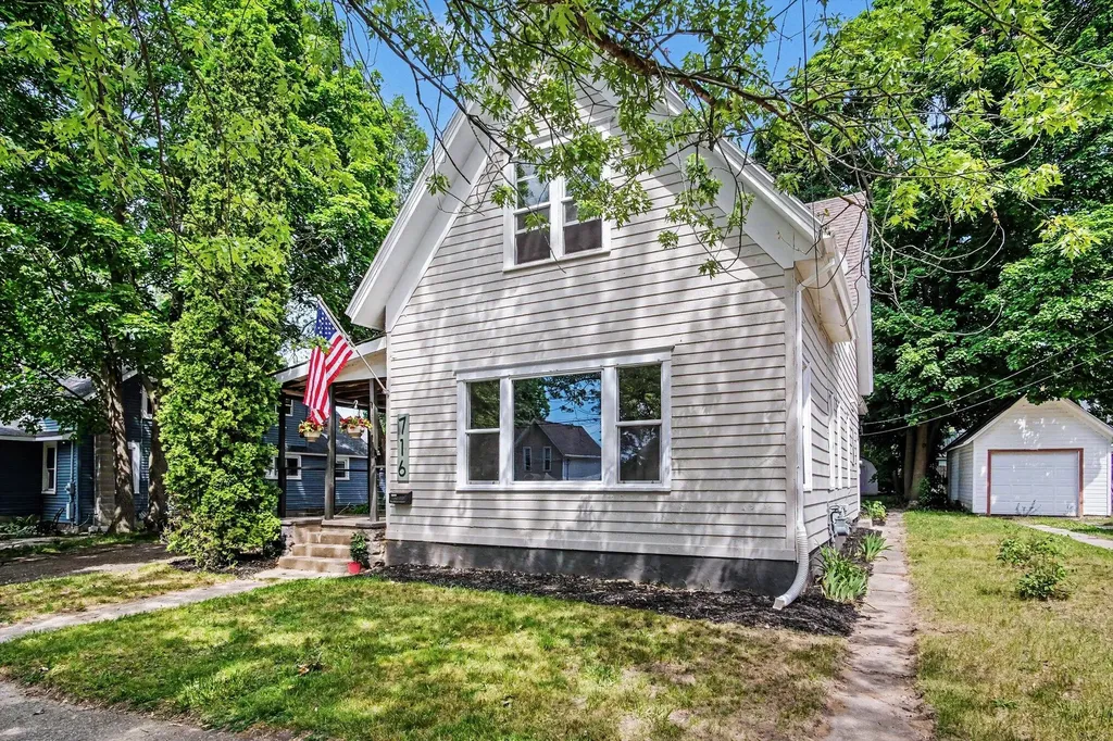 716 S Broas Street Belding City MI 48809