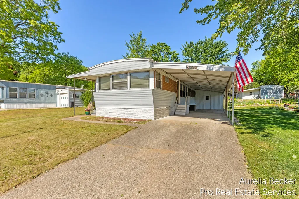 5720 Manistee Drive NE Plainfield Charter Township MI 49306