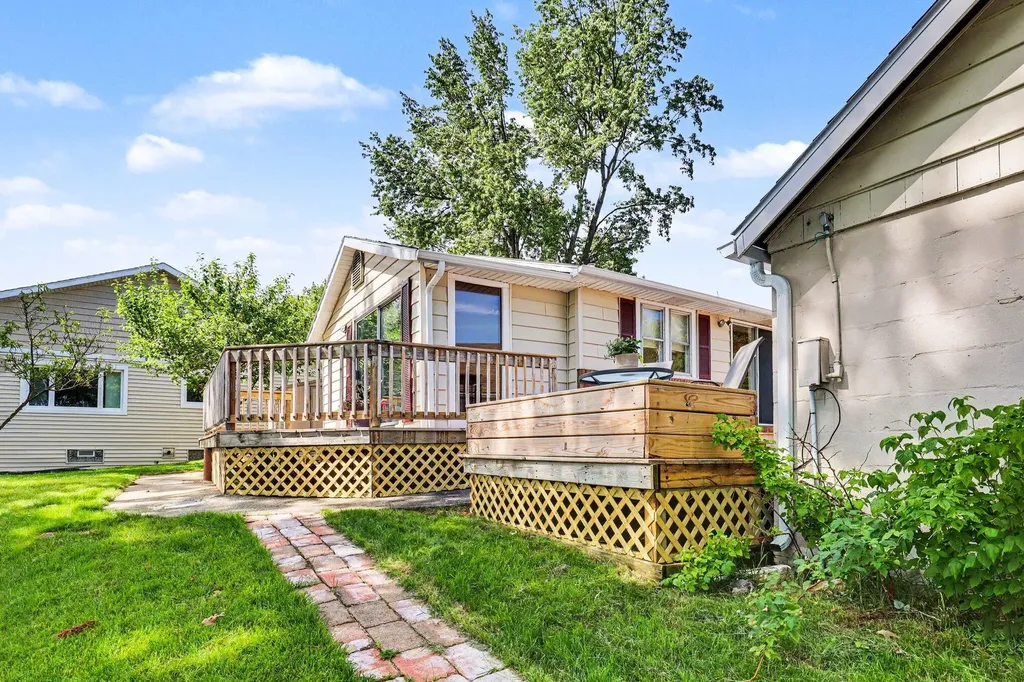 2329 Schimperle Drive NE Grand Rapids Charter Township MI 49525