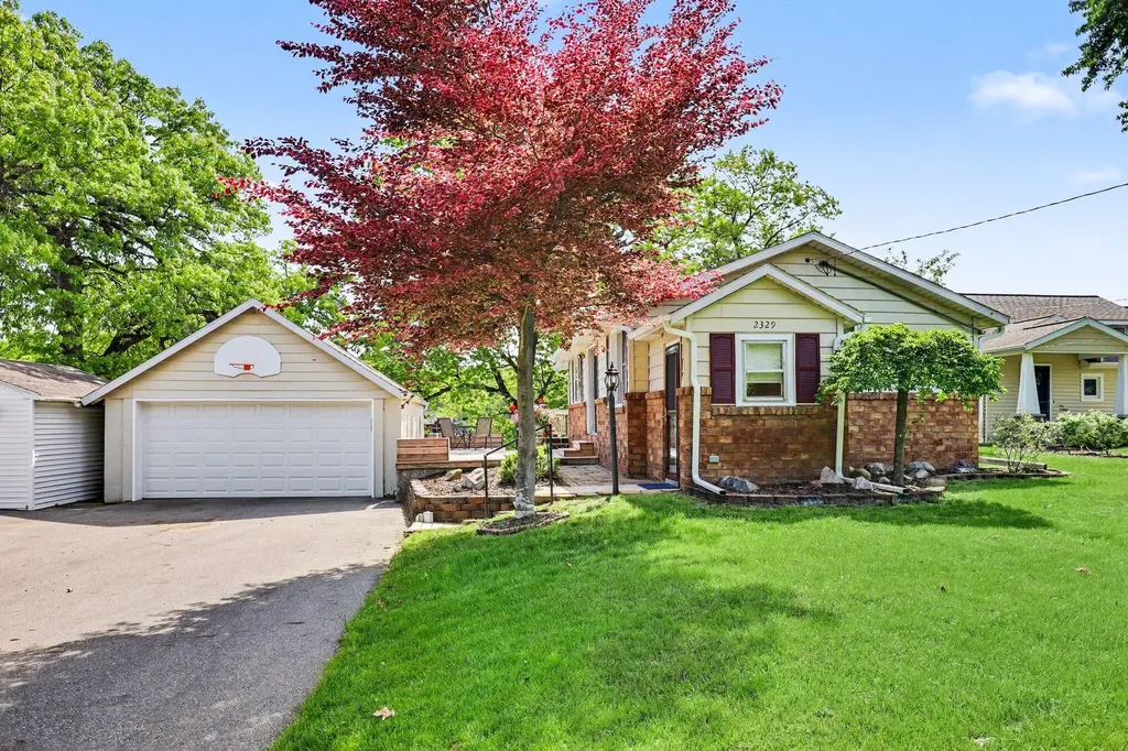 2329 Schimperle Drive NE Grand Rapids Charter Township MI 49525