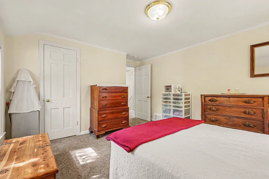 1047 Orchard Avenue SE East Grand Rapids City MI 49506