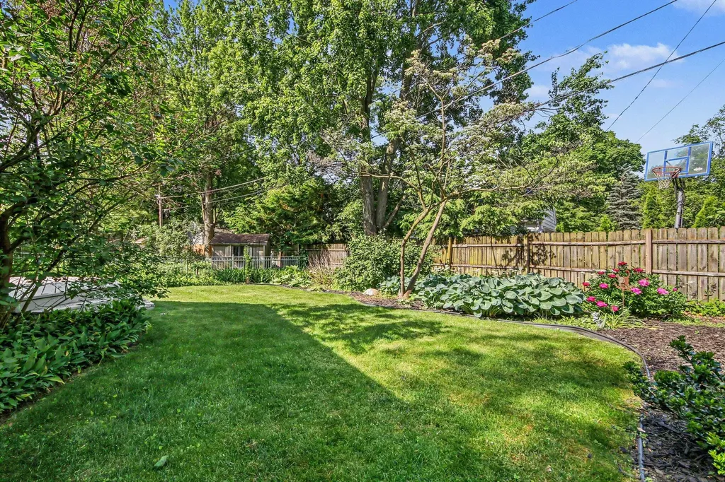 1047 Orchard Avenue SE East Grand Rapids City MI 49506