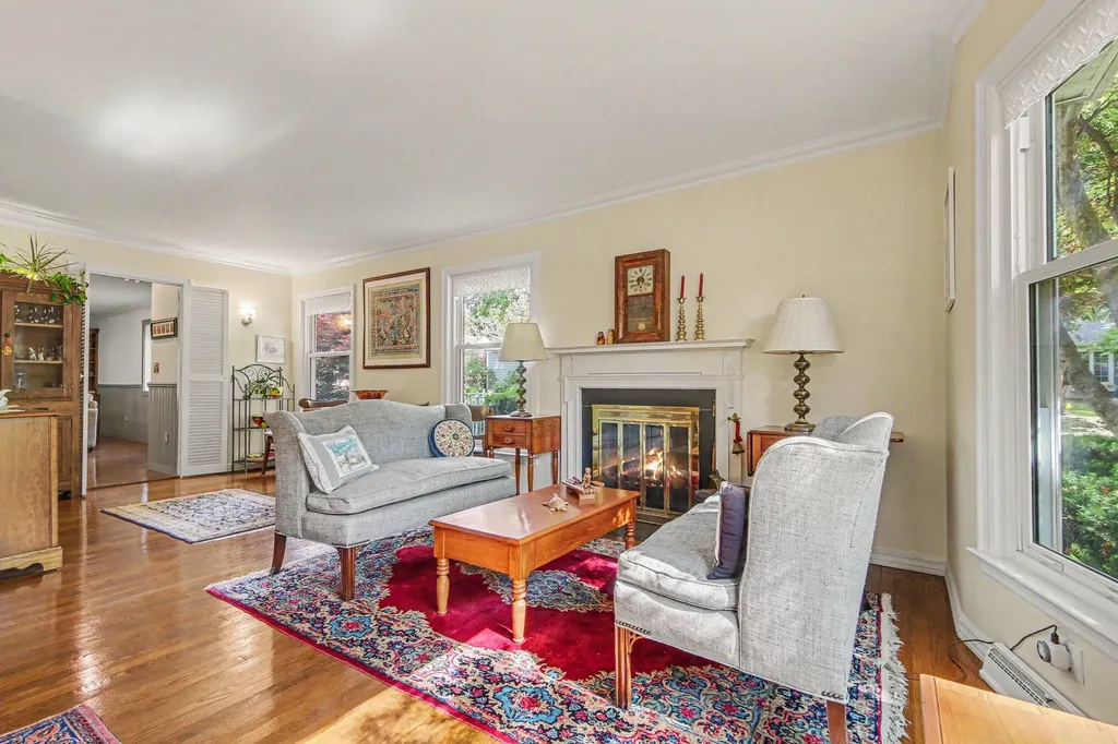 1047 Orchard Avenue SE East Grand Rapids City MI 49506