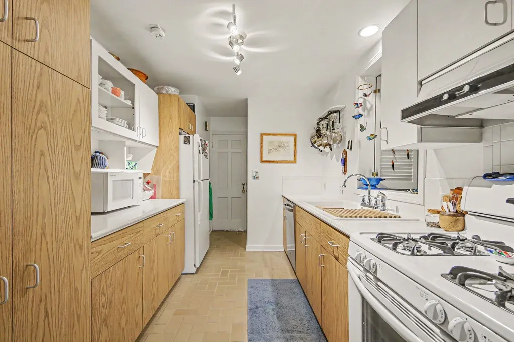1047 Orchard Avenue SE East Grand Rapids City MI 49506