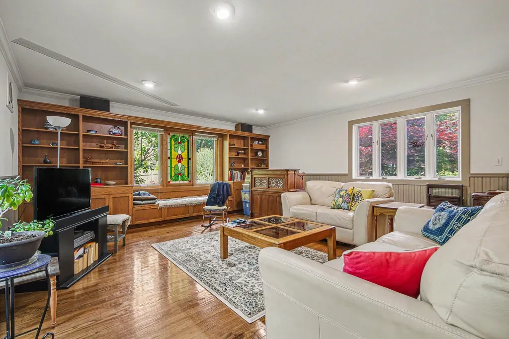 1047 Orchard Avenue SE East Grand Rapids City MI 49506