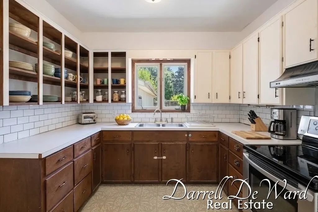 120 Cherry Street Freeport Village MI 49325