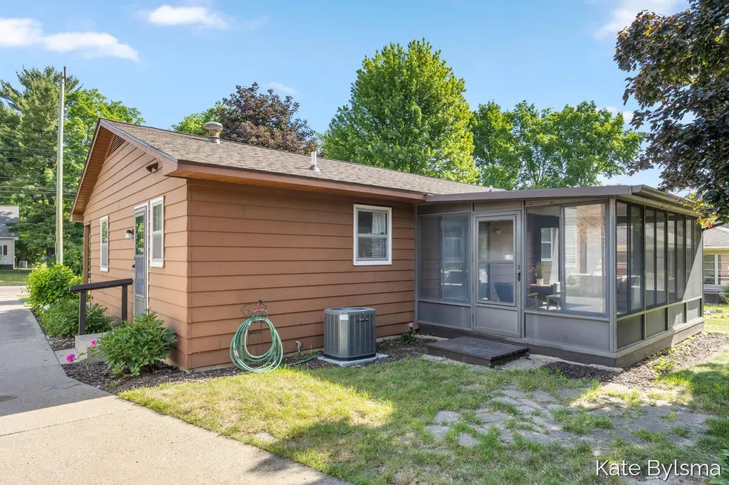 718 3 Mile Road NE Grand Rapids City MI 49505