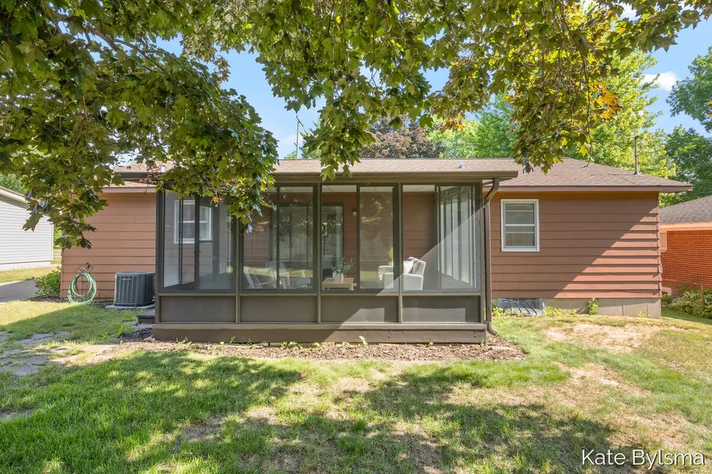718 3 Mile Road NE Grand Rapids City MI 49505