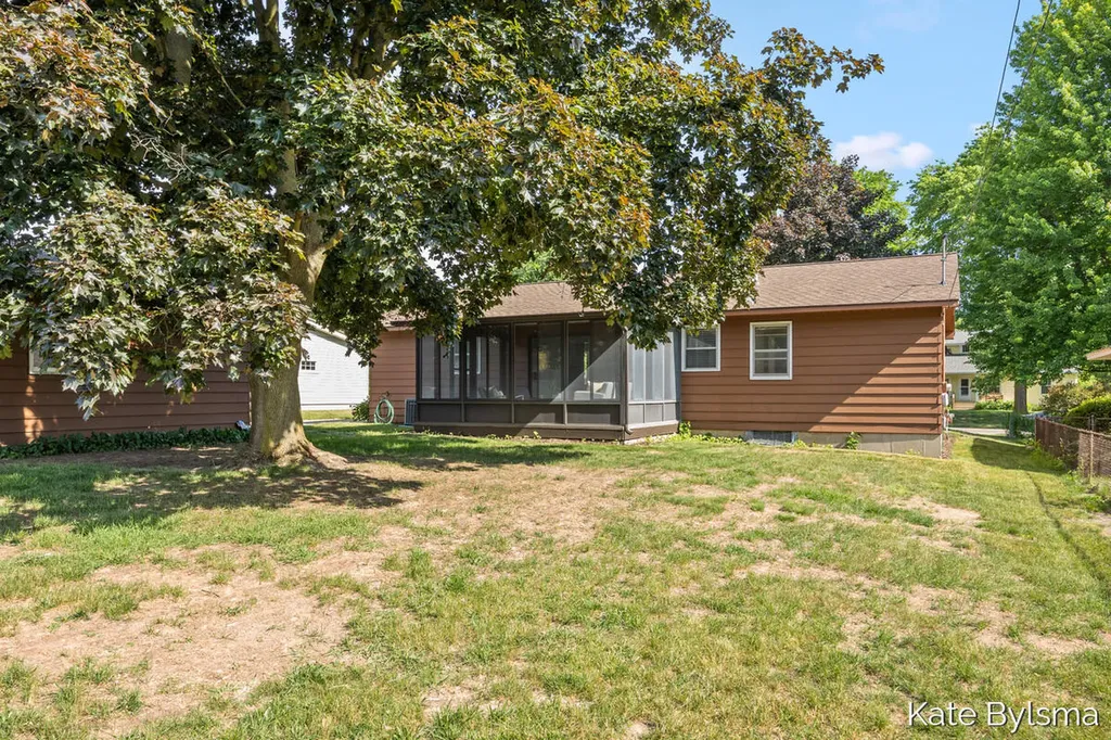 718 3 Mile Road NE Grand Rapids City MI 49505