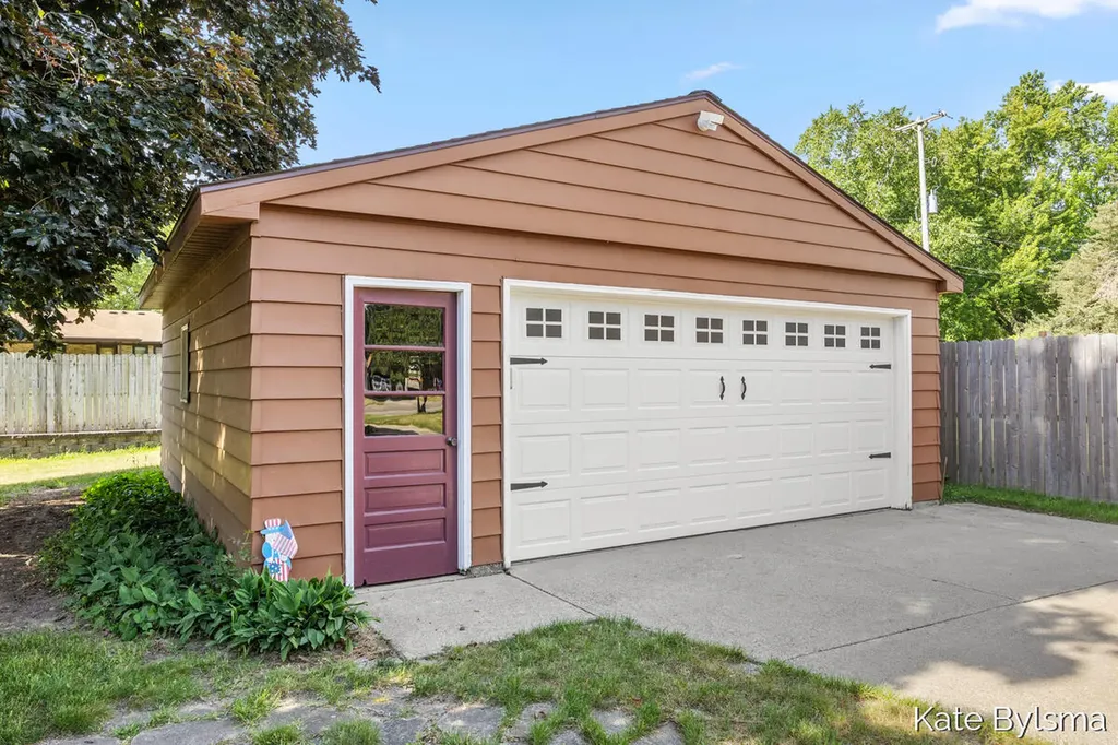 718 3 Mile Road NE Grand Rapids City MI 49505