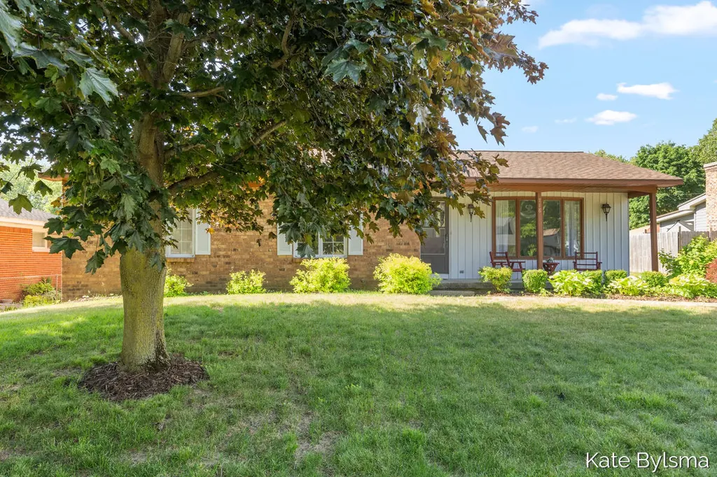 718 3 Mile Road NE Grand Rapids City MI 49505