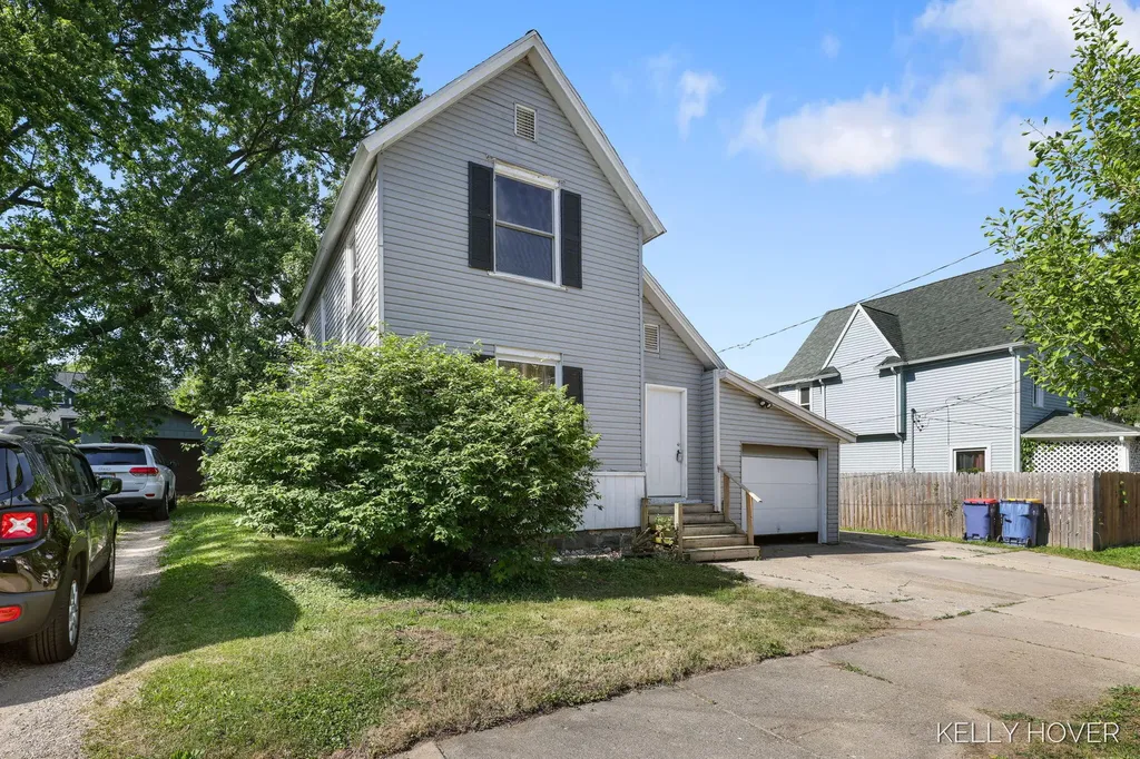 428 & 430 Fernando Street NE Grand Rapids City MI 49505