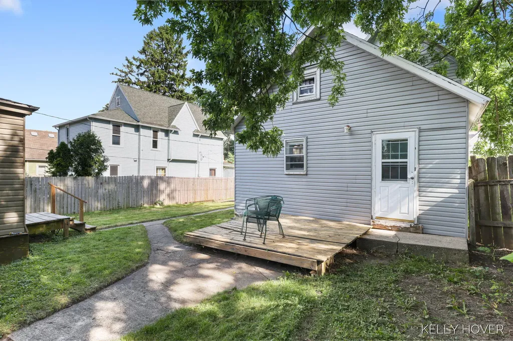 428 & 430 Fernando Street NE Grand Rapids City MI 49505