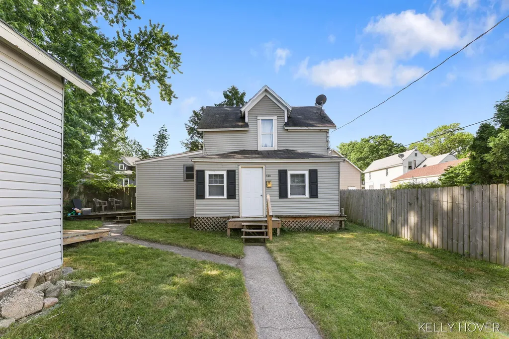 428 & 430 Fernando Street NE Grand Rapids City MI 49505