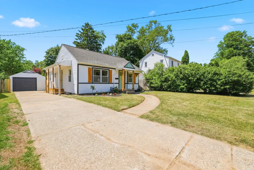 1325 Edith Avenue NE Grand Rapids City MI 49505