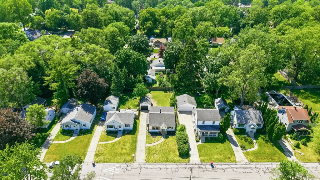 1325 Edith Avenue NE Grand Rapids City MI 49505