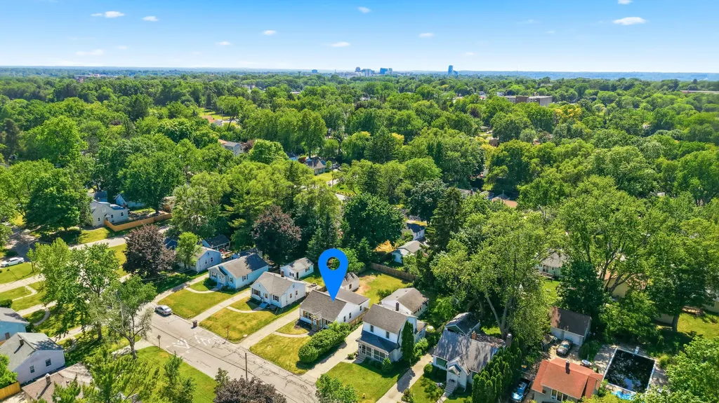 1325 Edith Avenue NE Grand Rapids City MI 49505
