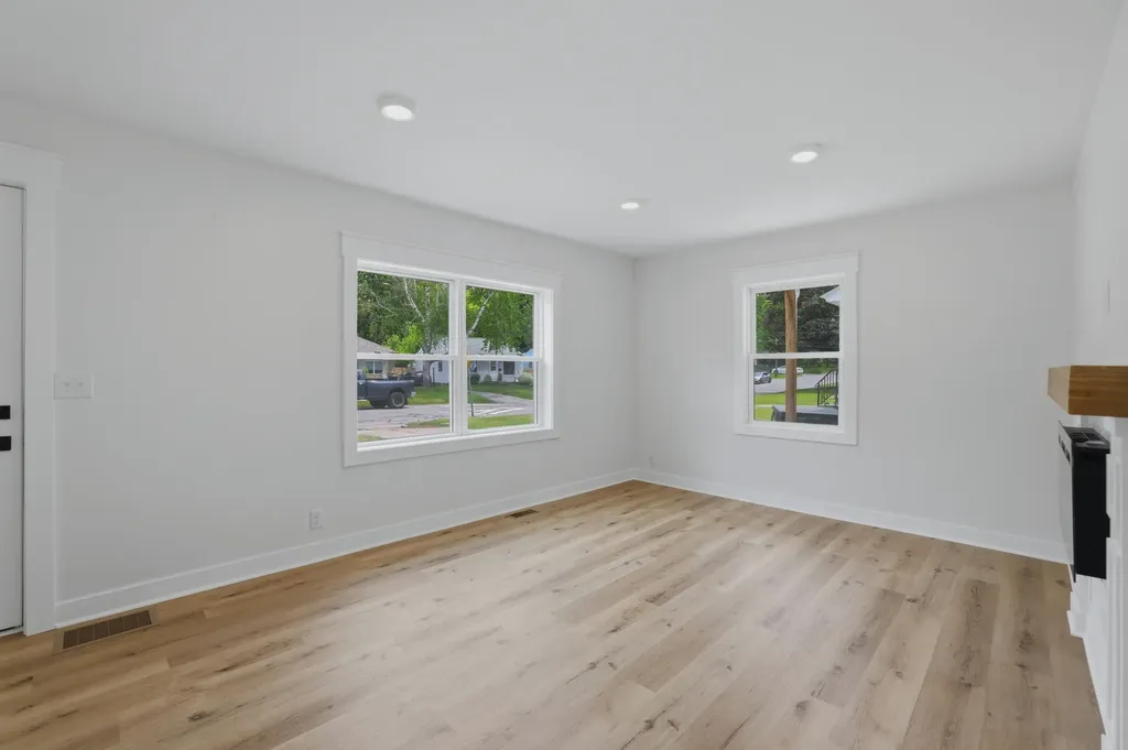 1325 Edith Avenue NE Grand Rapids City MI 49505