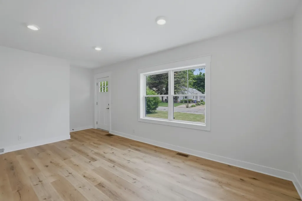 1325 Edith Avenue NE Grand Rapids City MI 49505