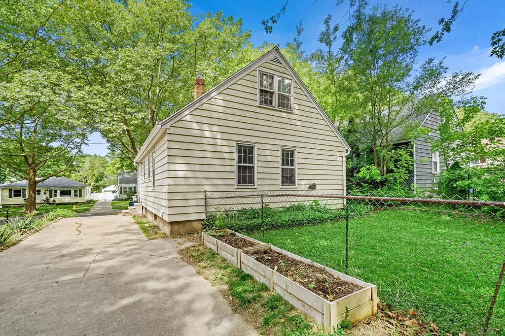 1222 Portland Avenue NE Grand Rapids City MI 49505