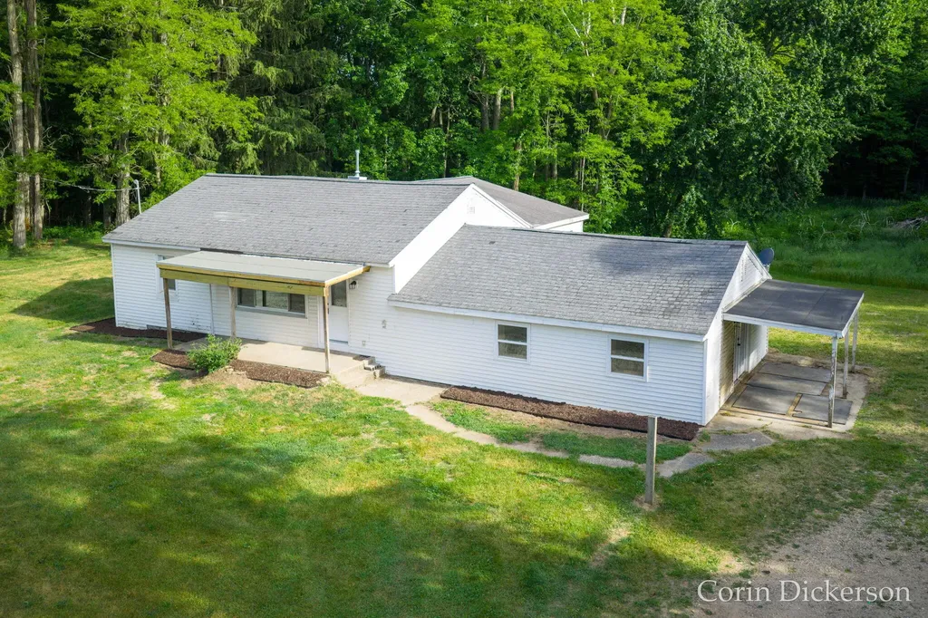 3661 110th Avenue Cheshire Township MI 49010