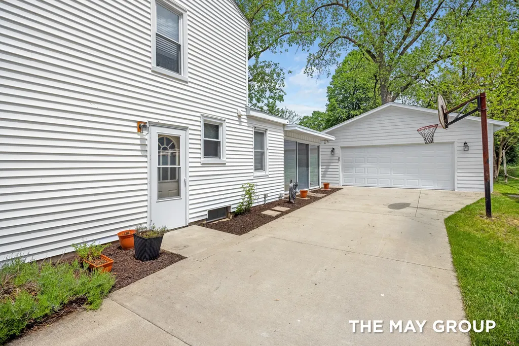 1914 Woodward Avenue SE Grand Rapids City MI 49506