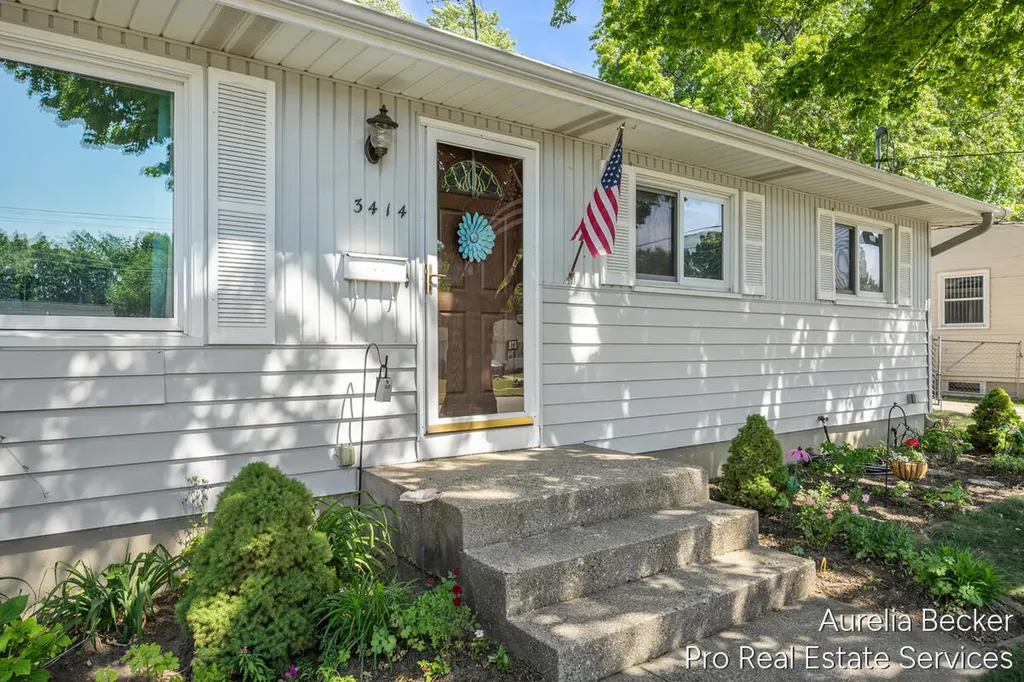 3414 Perry Avenue SW Wyoming City MI 49519