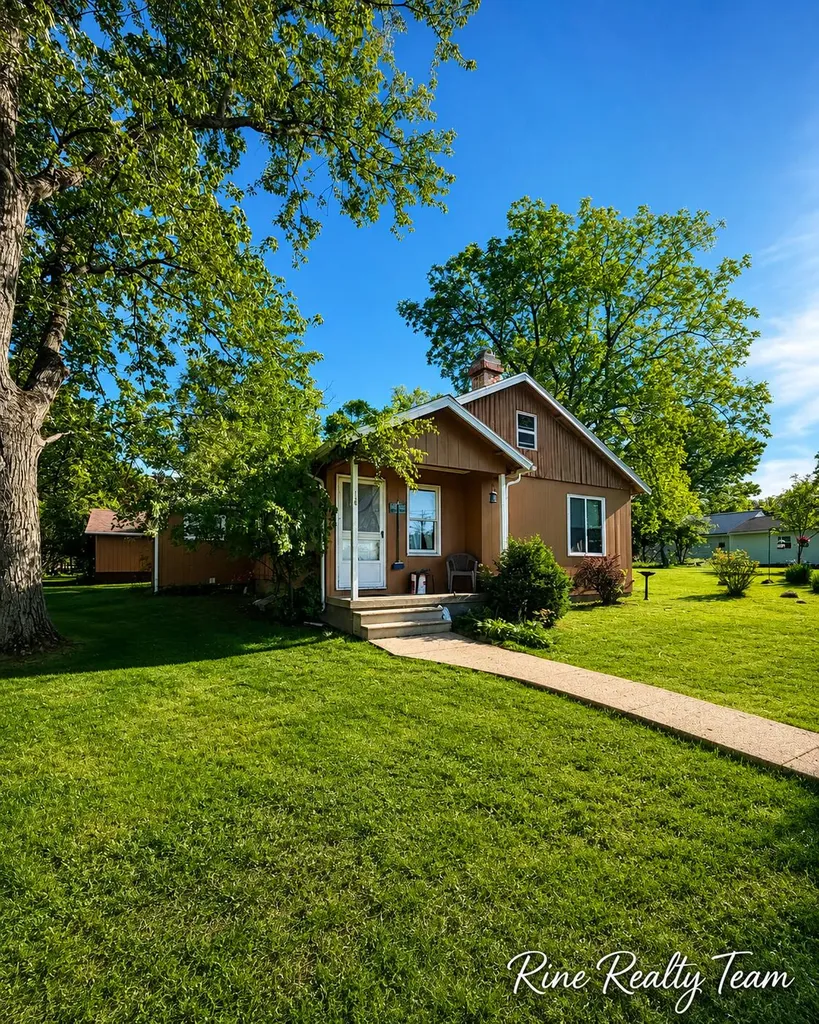 18 E Montgomery Street Hillsdale City MI 49242