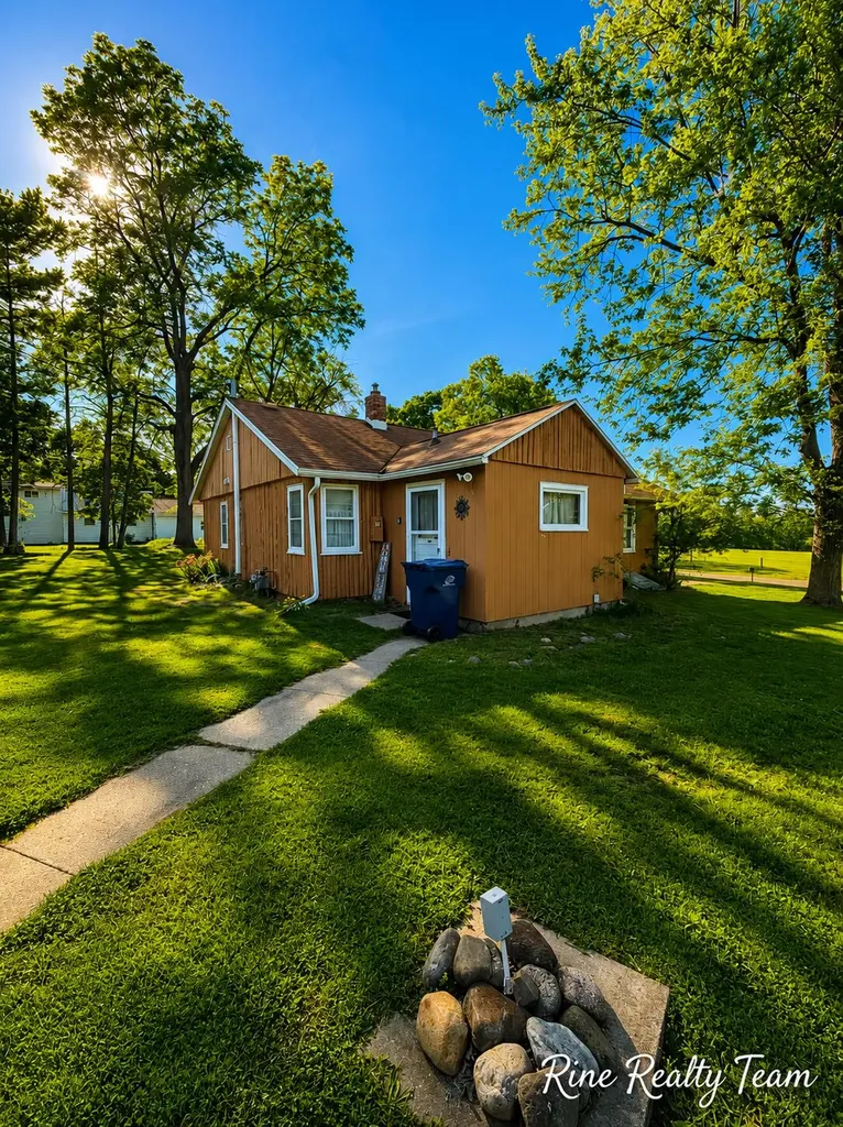 18 E Montgomery Street Hillsdale City MI 49242