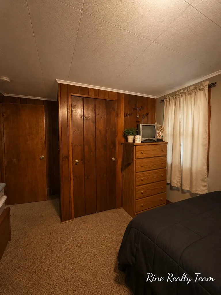 18 E Montgomery Street Hillsdale City MI 49242
