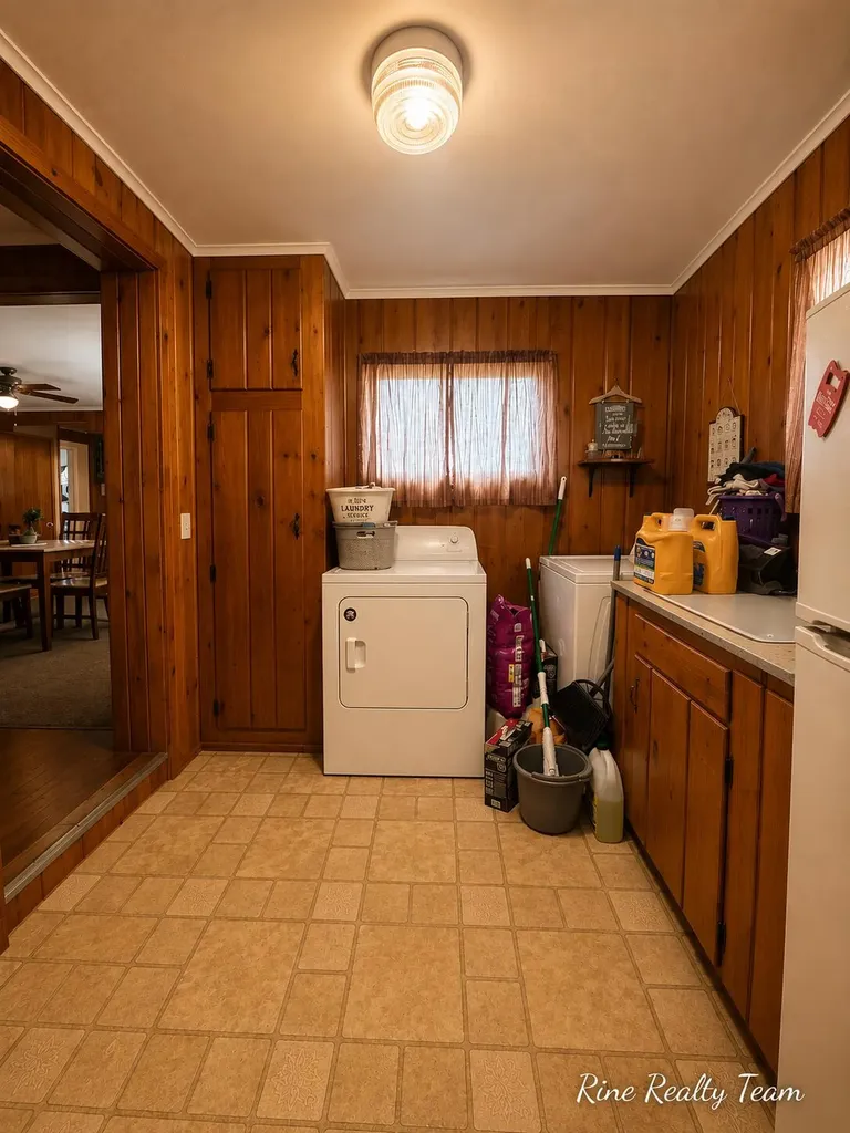 18 E Montgomery Street Hillsdale City MI 49242