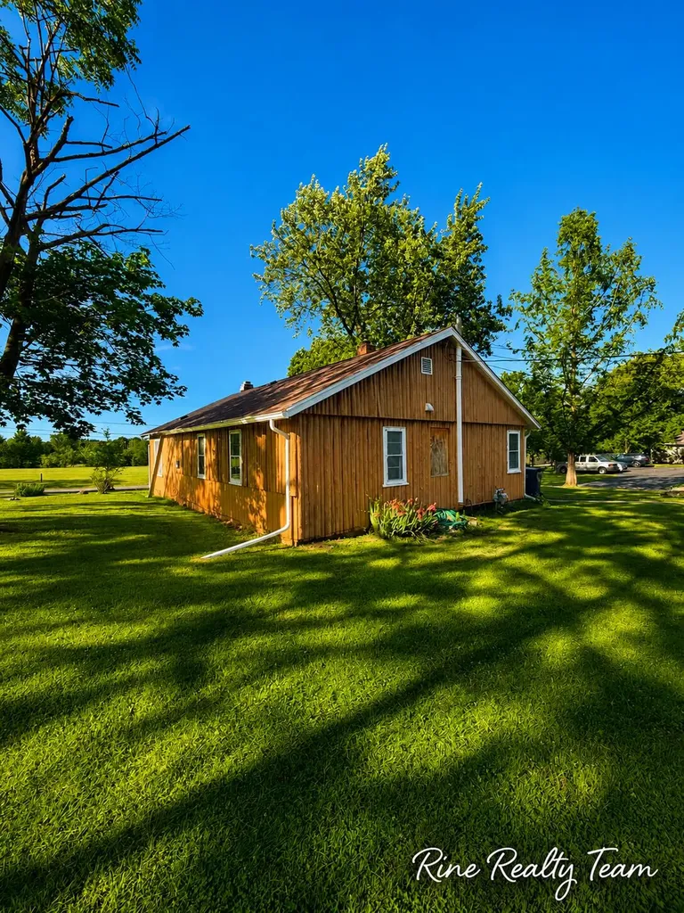 18 E Montgomery Street Hillsdale City MI 49242