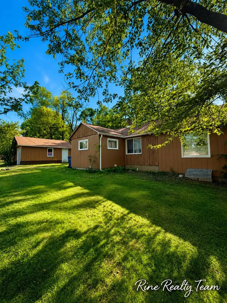 18 E Montgomery Street Hillsdale City MI 49242