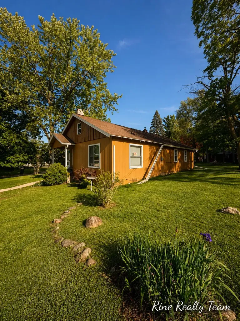 18 E Montgomery Street Hillsdale City MI 49242