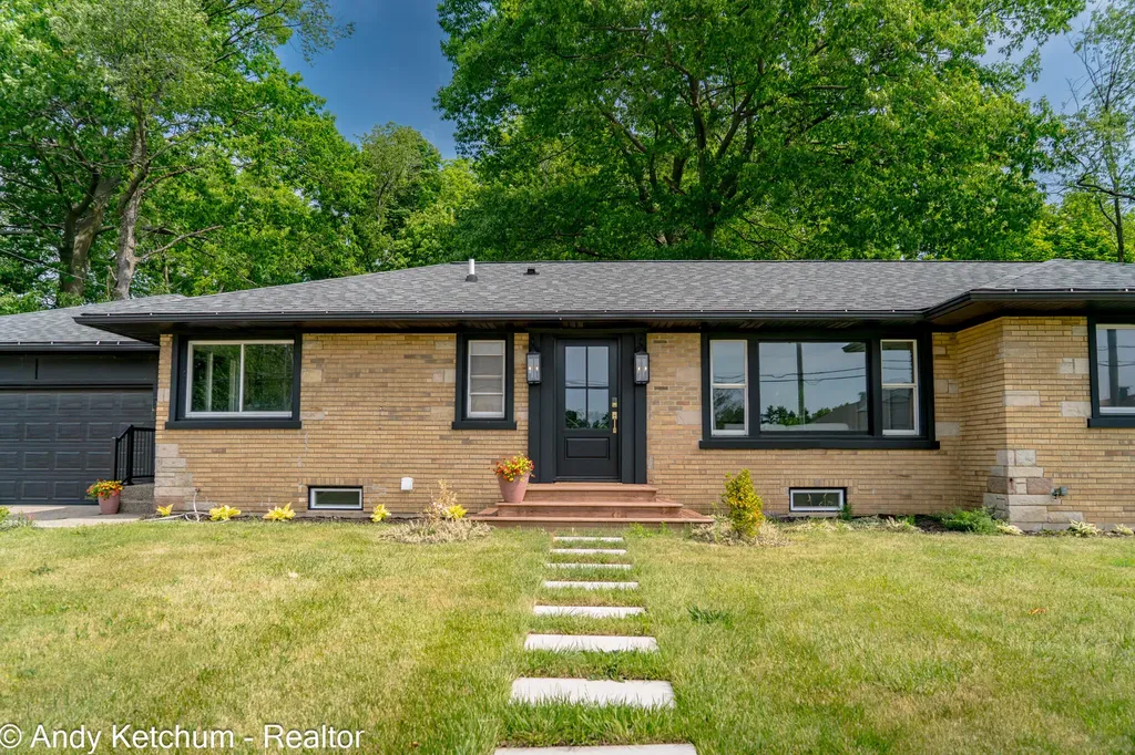 315 W 40th Street Holland City MI 49423