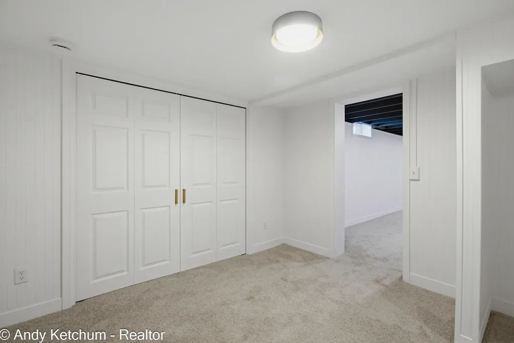 315 W 40th Street Holland City MI 49423