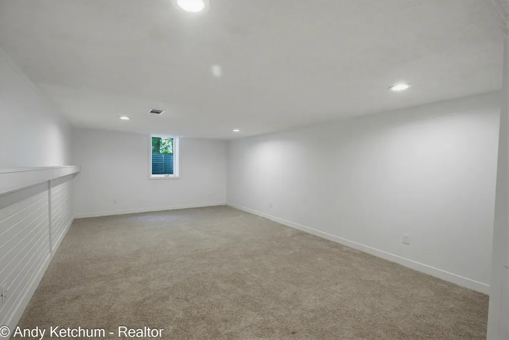 315 W 40th Street Holland City MI 49423