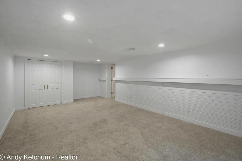 315 W 40th Street Holland City MI 49423