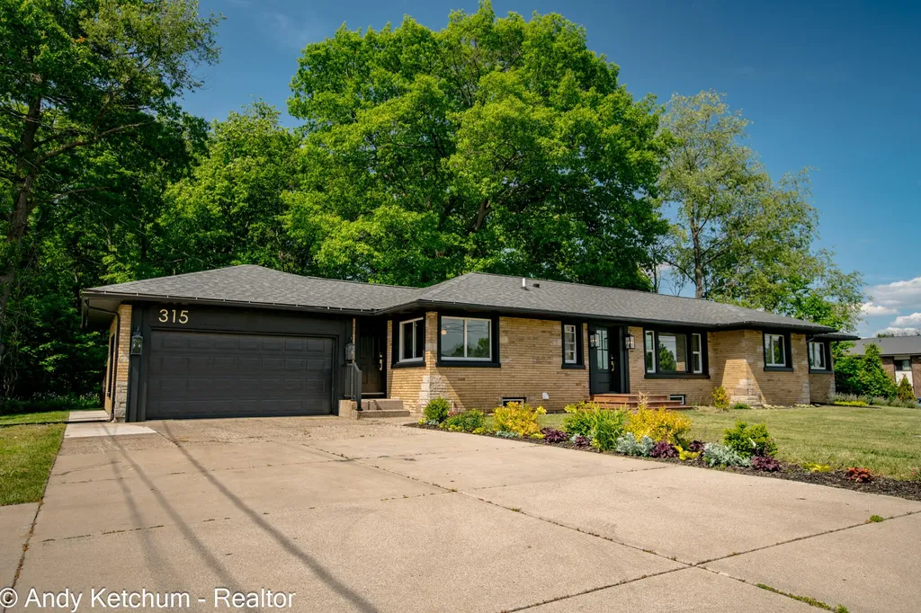 315 W 40th Street Holland City MI 49423