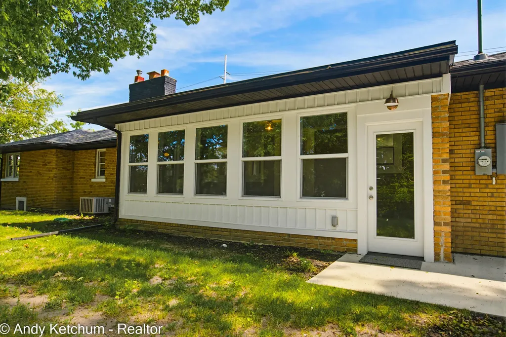 315 W 40th Street Holland City MI 49423